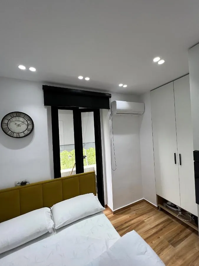 Luxury Apartment In Blloku Area Tirana 0*,